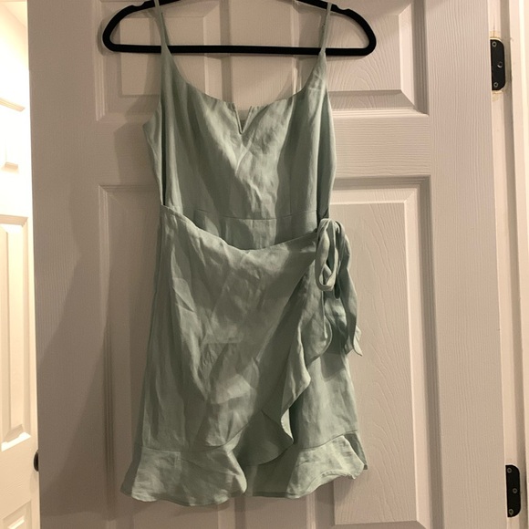 ✨BRAND NEW✨ GREEN DRESS SIZE 8 - Picture 1 of 5